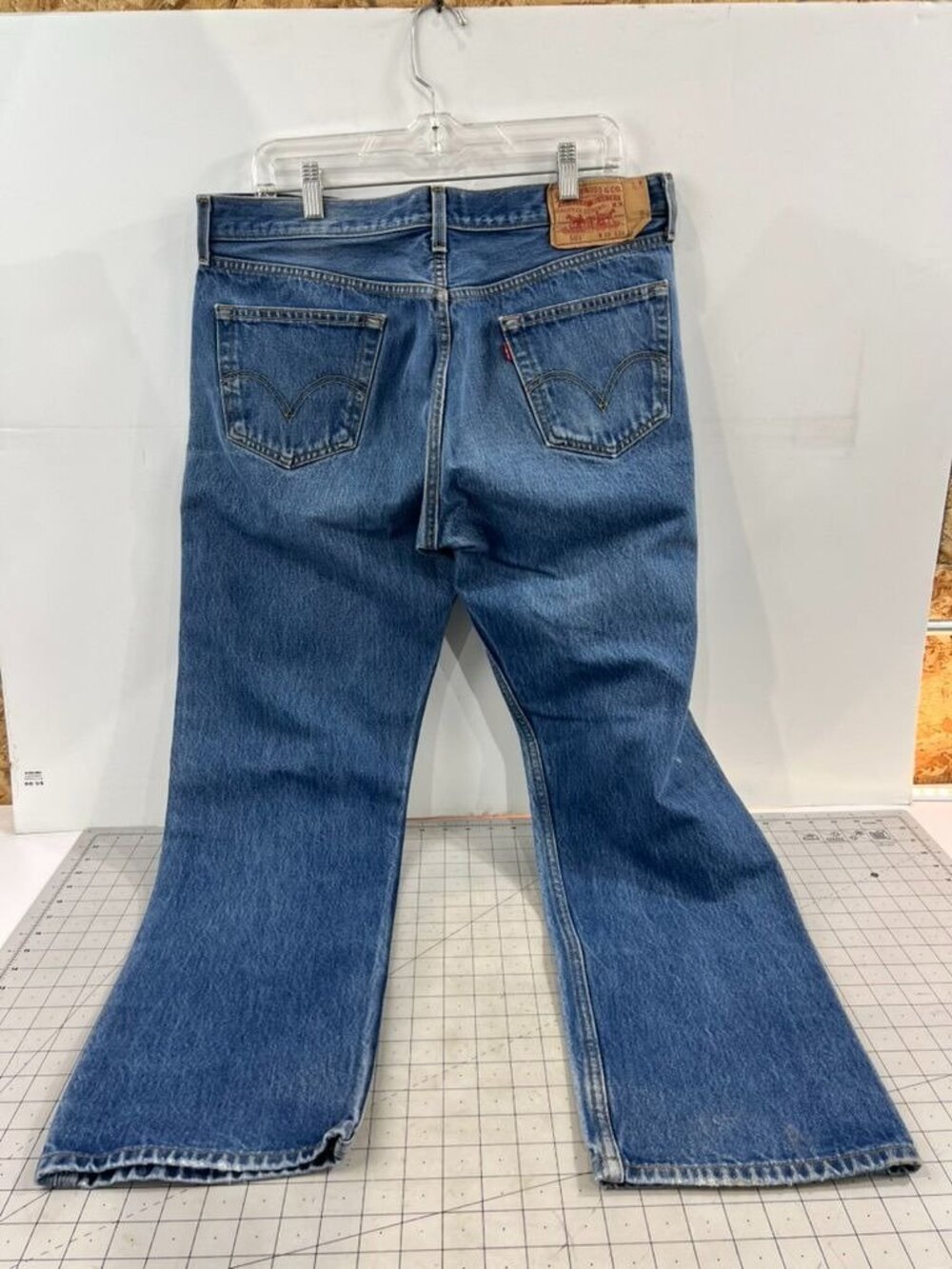 Levi’s 501 Men’s Blue Denim Jeans W38 L34 Straight Fit Classic Button Fly 36x31 - Picture 3 of 13